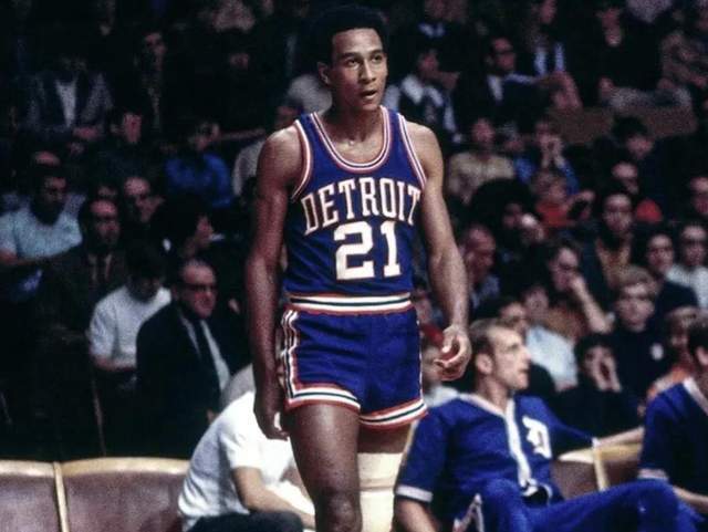 他在关键时 他在关键时